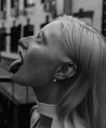 Я креативна и опытна в мире страсти. Буду проводить с тобой время, которое оставит незабываемые воспоминания. Я нежная и чувственная, с готовностью исполню все твои сокровенные желания. Фото 100% мои, гарантирую анонимность и конфиденциальность встречи. Живу в Москве. Приезжай, и мы создадим атмосферу настоящей страсти и наслаждения. Отзывы только положительные. 🌹😘🔥 Верочка